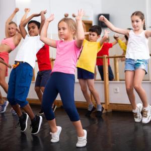 Zumba Jeudi 17h30-18h15 (Maternelles)